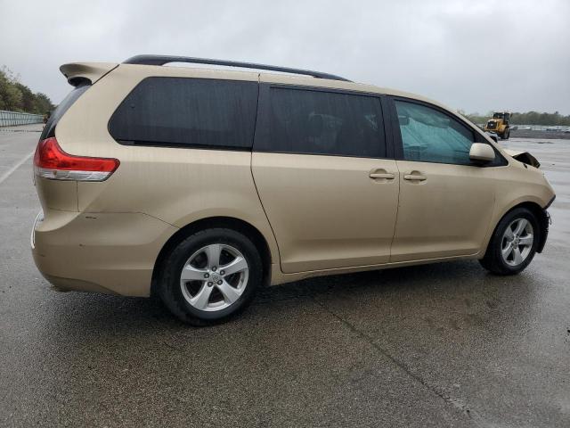 Photo 2 VIN: 5TDKK3DC4CS181937 - TOYOTA SIENNA LE 