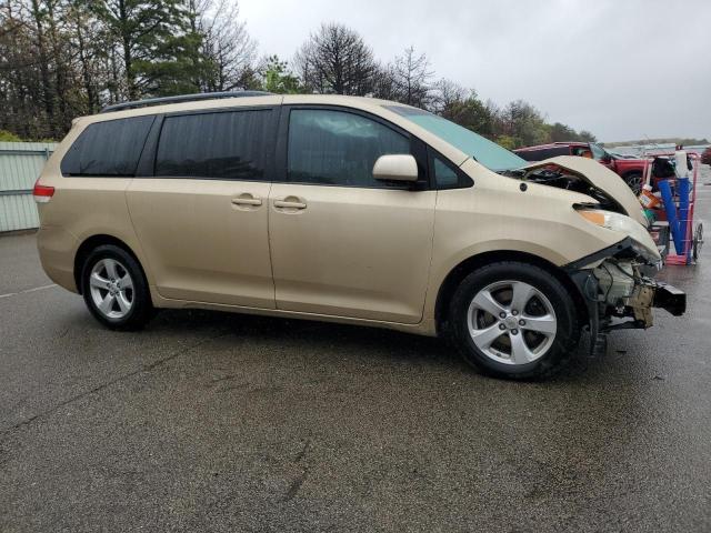 Photo 3 VIN: 5TDKK3DC4CS181937 - TOYOTA SIENNA LE 