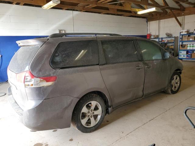 Photo 2 VIN: 5TDKK3DC4CS184384 - TOYOTA SIENNA LE 