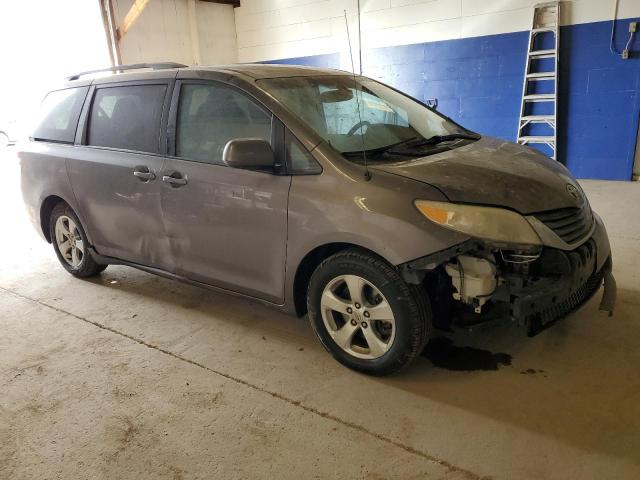 Photo 3 VIN: 5TDKK3DC4CS184384 - TOYOTA SIENNA LE 