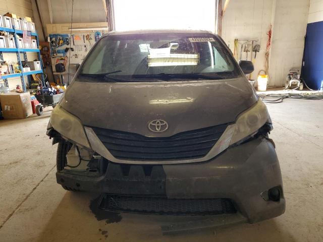 Photo 4 VIN: 5TDKK3DC4CS184384 - TOYOTA SIENNA LE 