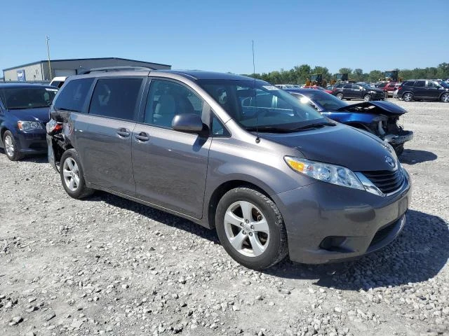 Photo 3 VIN: 5TDKK3DC4CS199497 - TOYOTA SIENNA LE 