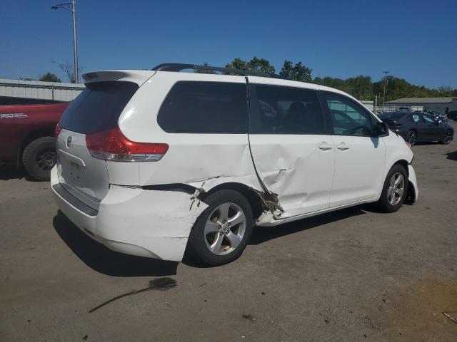 Photo 2 VIN: 5TDKK3DC4CS205220 - TOYOTA SIENNA LE 