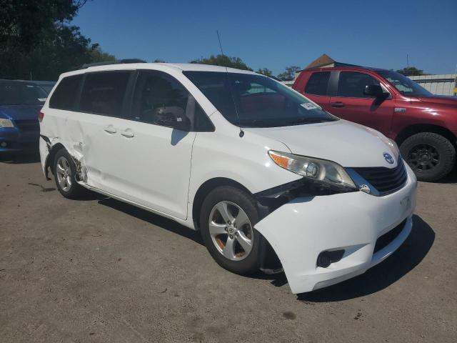 Photo 3 VIN: 5TDKK3DC4CS205220 - TOYOTA SIENNA LE 