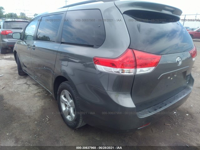 Photo 2 VIN: 5TDKK3DC4CS205542 - TOYOTA SIENNA 