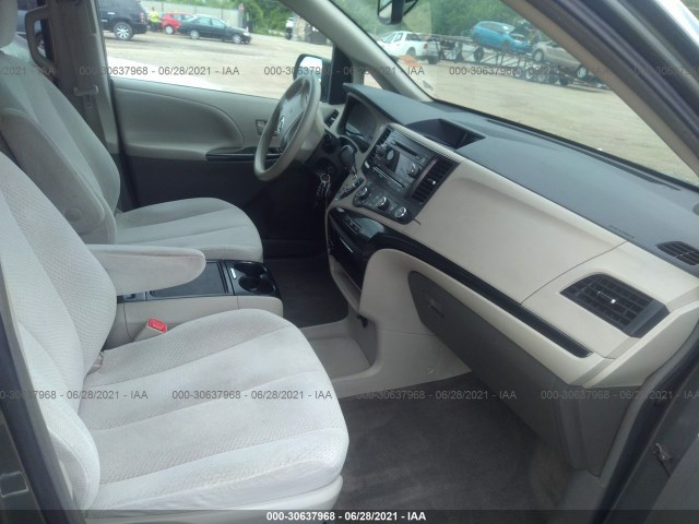 Photo 4 VIN: 5TDKK3DC4CS205542 - TOYOTA SIENNA 