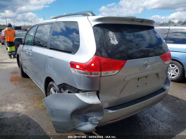 Photo 2 VIN: 5TDKK3DC4CS206707 - TOYOTA SIENNA 