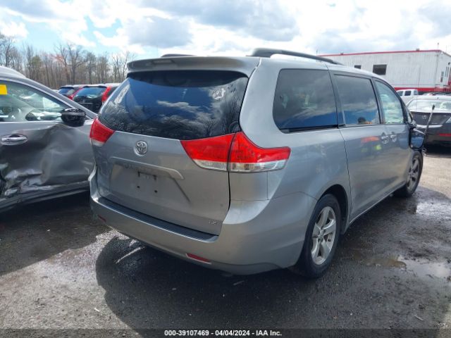 Photo 3 VIN: 5TDKK3DC4CS206707 - TOYOTA SIENNA 