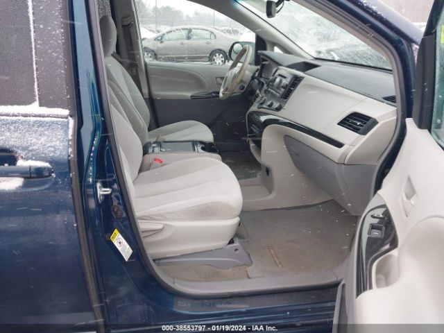 Photo 4 VIN: 5TDKK3DC4CS212989 - TOYOTA SIENNA 