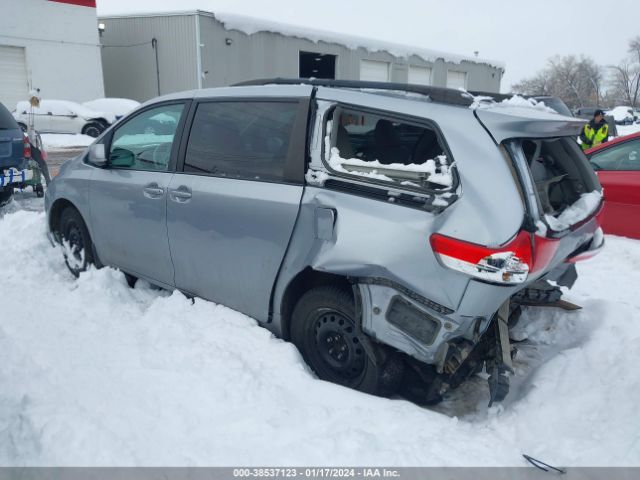 Photo 2 VIN: 5TDKK3DC4CS223586 - TOYOTA SIENNA 