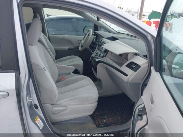 Photo 4 VIN: 5TDKK3DC4CS223586 - TOYOTA SIENNA 