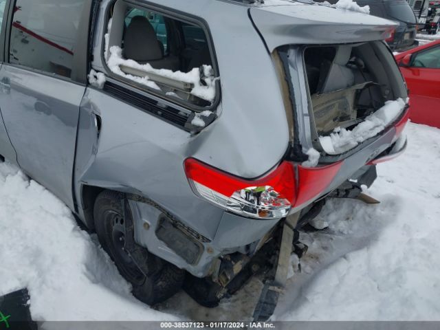 Photo 5 VIN: 5TDKK3DC4CS223586 - TOYOTA SIENNA 