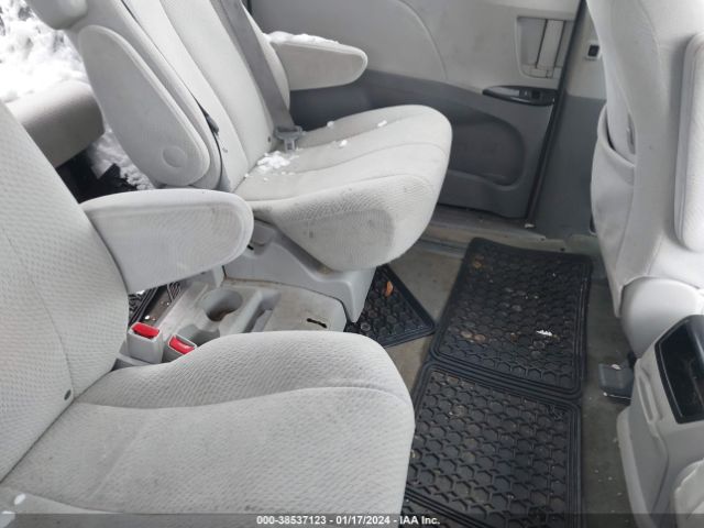 Photo 7 VIN: 5TDKK3DC4CS223586 - TOYOTA SIENNA 