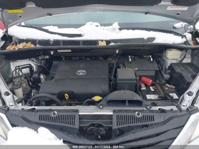 Photo 9 VIN: 5TDKK3DC4CS223586 - TOYOTA SIENNA 