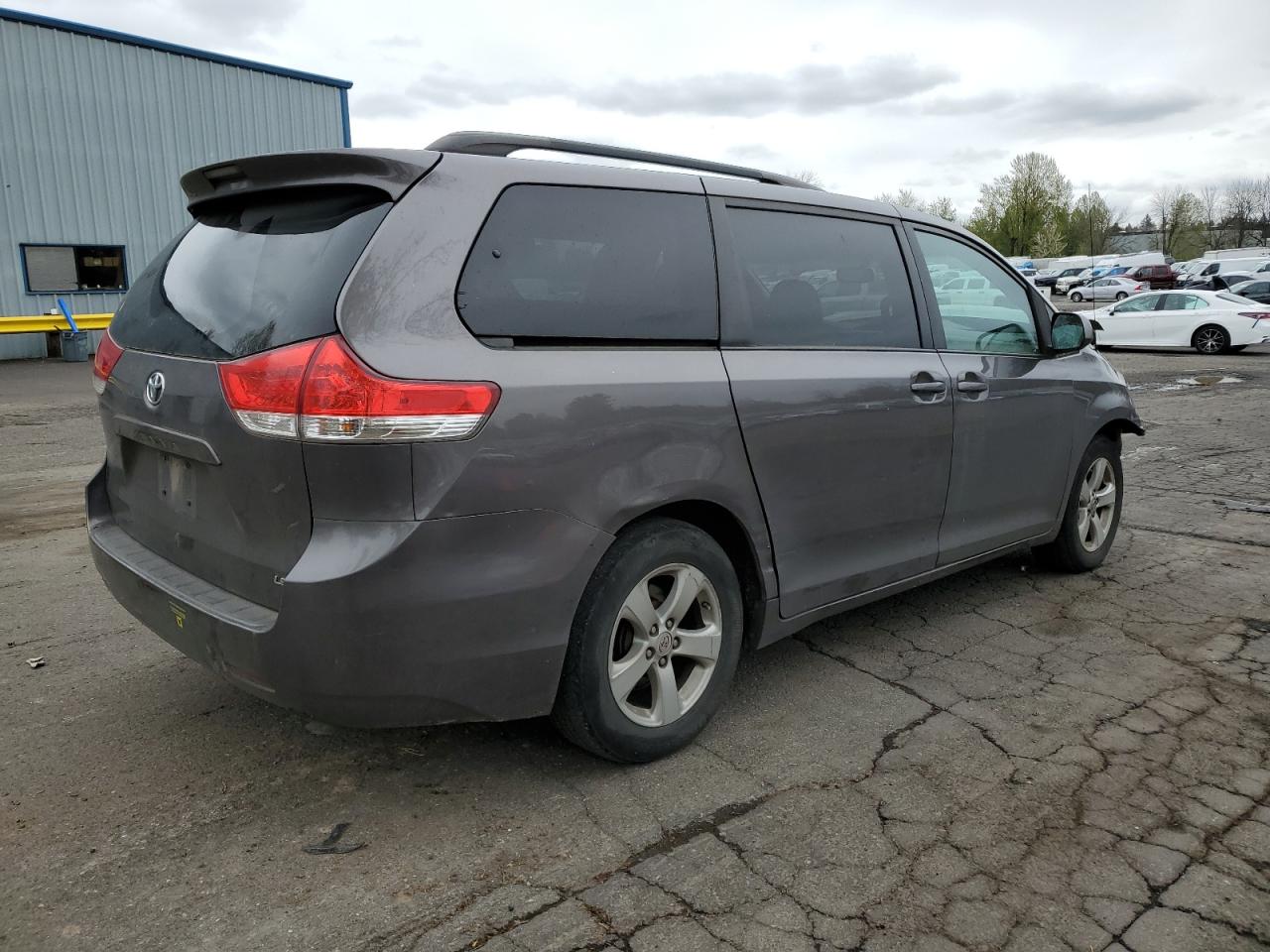 Photo 2 VIN: 5TDKK3DC4CS224396 - TOYOTA SIENNA 