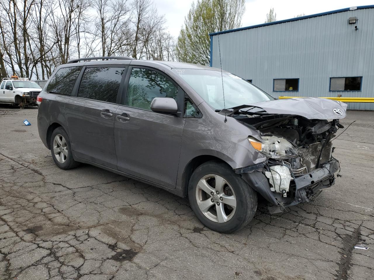 Photo 3 VIN: 5TDKK3DC4CS224396 - TOYOTA SIENNA 