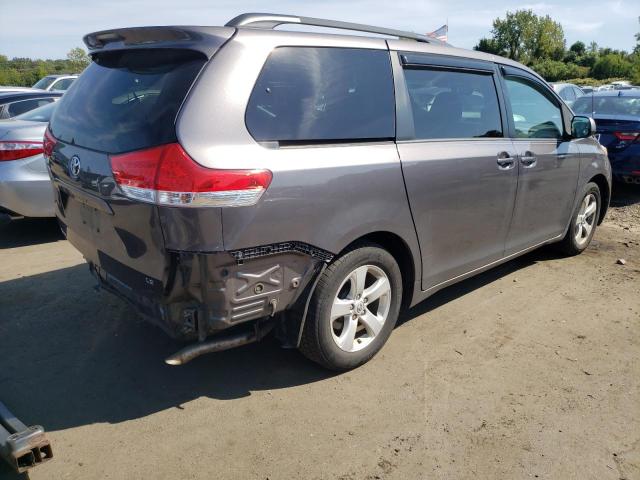 Photo 2 VIN: 5TDKK3DC4CS228805 - TOYOTA SIENNA LE 