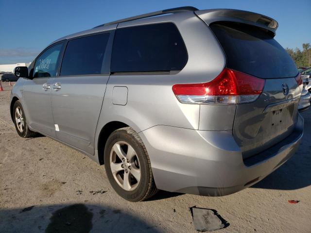 Photo 2 VIN: 5TDKK3DC4CS241845 - TOYOTA SIENNA LE 