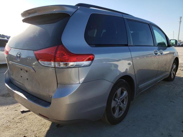 Photo 3 VIN: 5TDKK3DC4CS241845 - TOYOTA SIENNA LE 