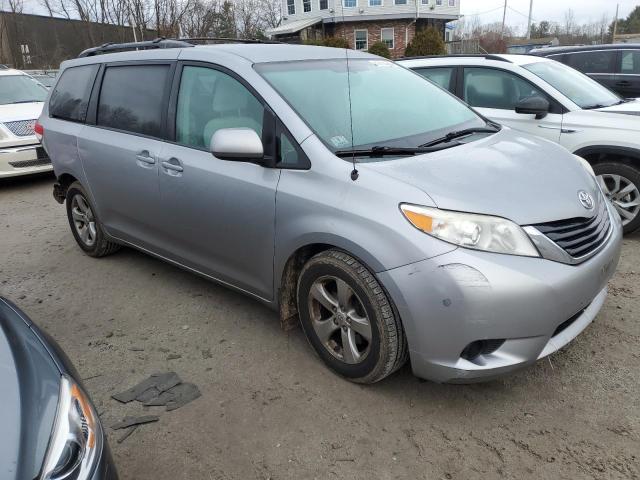 Photo 3 VIN: 5TDKK3DC4CS249427 - TOYOTA SIENNA LE 