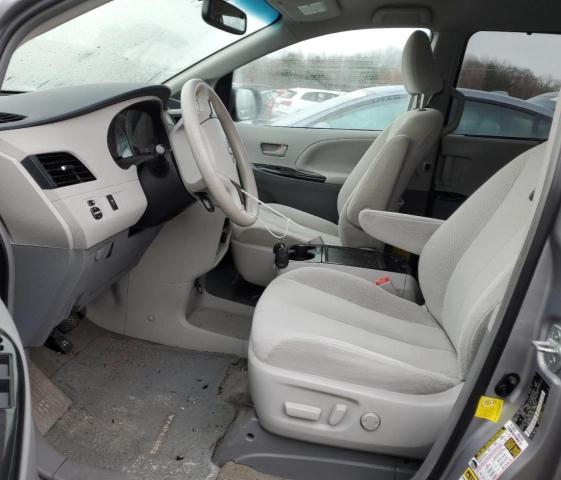 Photo 6 VIN: 5TDKK3DC4CS249427 - TOYOTA SIENNA LE 