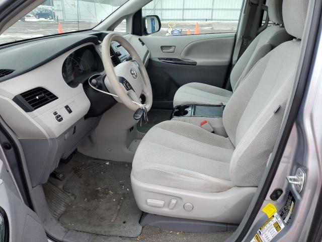 Photo 6 VIN: 5TDKK3DC4CS256121 - TOYOTA SIENNA LE 