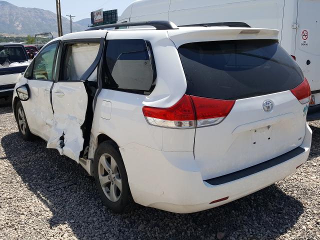 Photo 2 VIN: 5TDKK3DC4CS260461 - TOYOTA SIENNA LE 