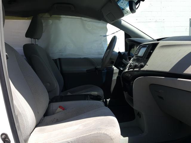 Photo 4 VIN: 5TDKK3DC4CS260461 - TOYOTA SIENNA LE 