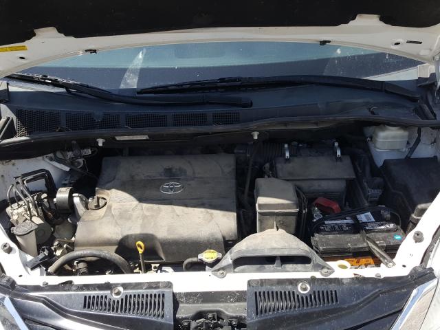 Photo 6 VIN: 5TDKK3DC4CS260461 - TOYOTA SIENNA LE 