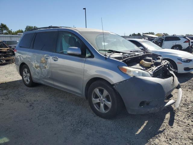 Photo 3 VIN: 5TDKK3DC4CS264686 - TOYOTA SIENNA LE 