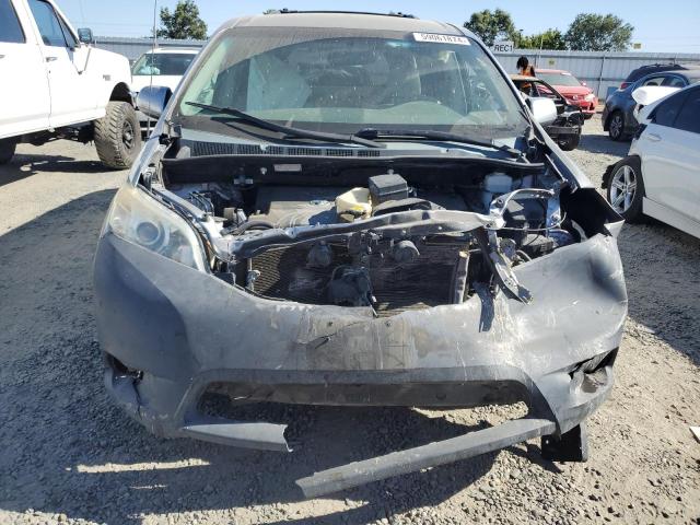 Photo 4 VIN: 5TDKK3DC4CS264686 - TOYOTA SIENNA LE 