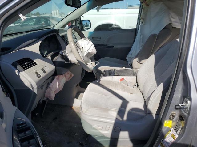 Photo 6 VIN: 5TDKK3DC4CS264686 - TOYOTA SIENNA LE 