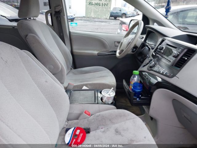 Photo 4 VIN: 5TDKK3DC4DS296717 - TOYOTA SIENNA 