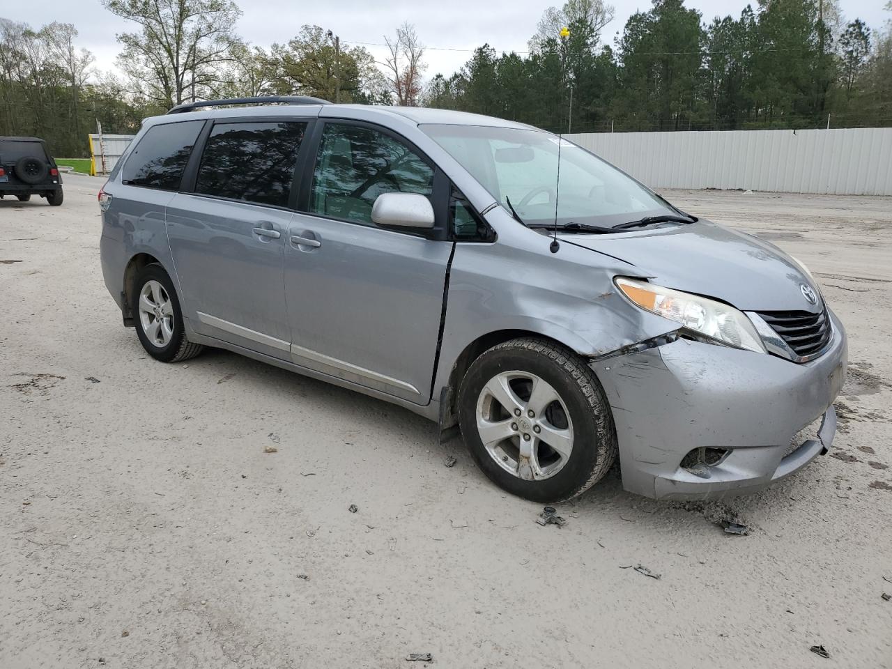 Photo 3 VIN: 5TDKK3DC4DS303066 - TOYOTA SIENNA 