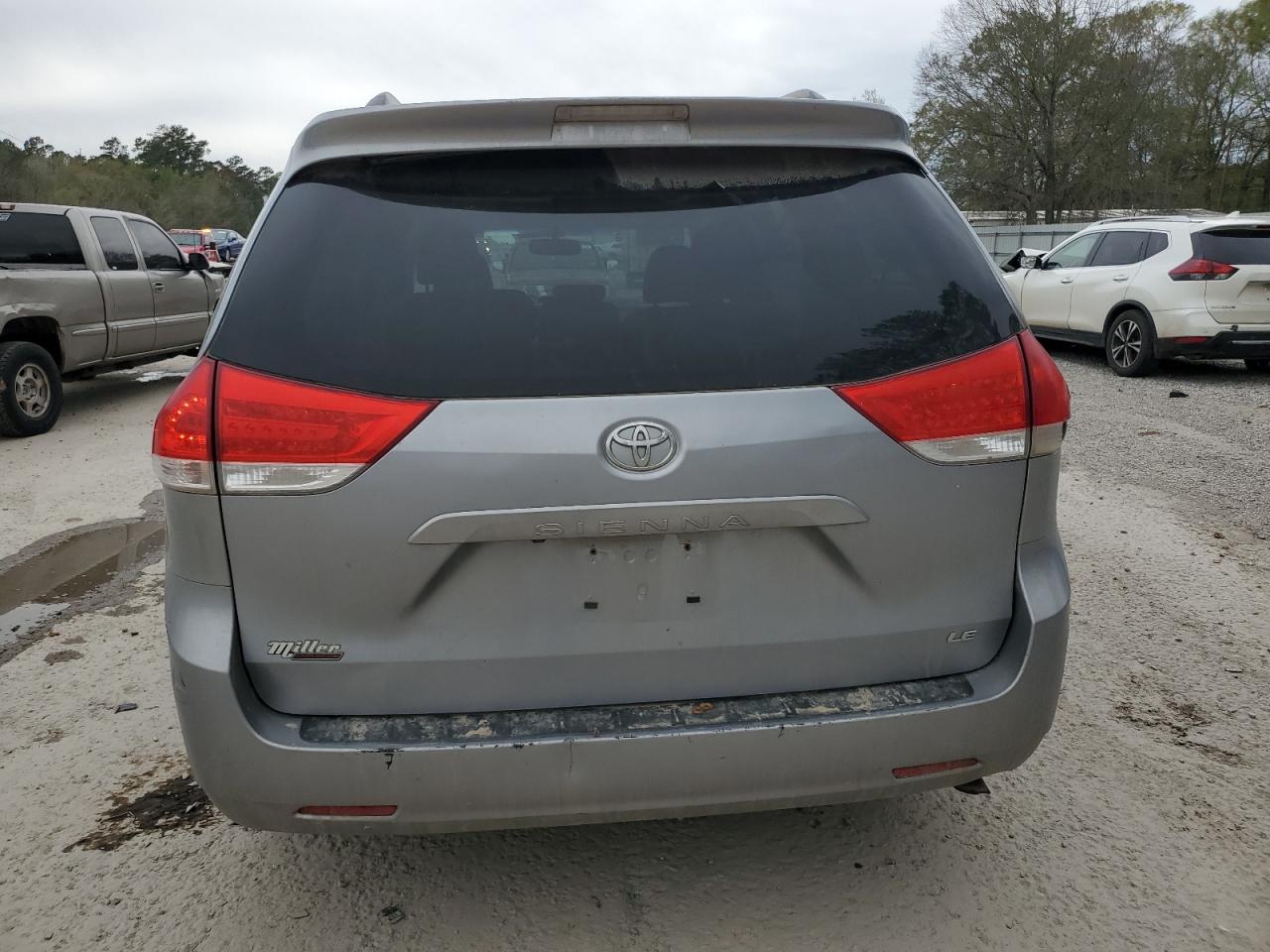 Photo 5 VIN: 5TDKK3DC4DS303066 - TOYOTA SIENNA 