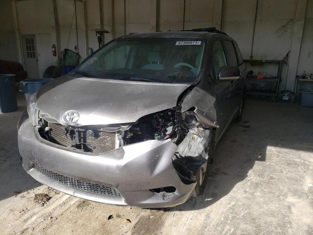 Photo 1 VIN: 5TDKK3DC4DS328095 - TOYOTA SIENNA LE 