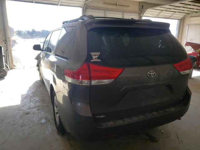 Photo 2 VIN: 5TDKK3DC4DS328095 - TOYOTA SIENNA LE 