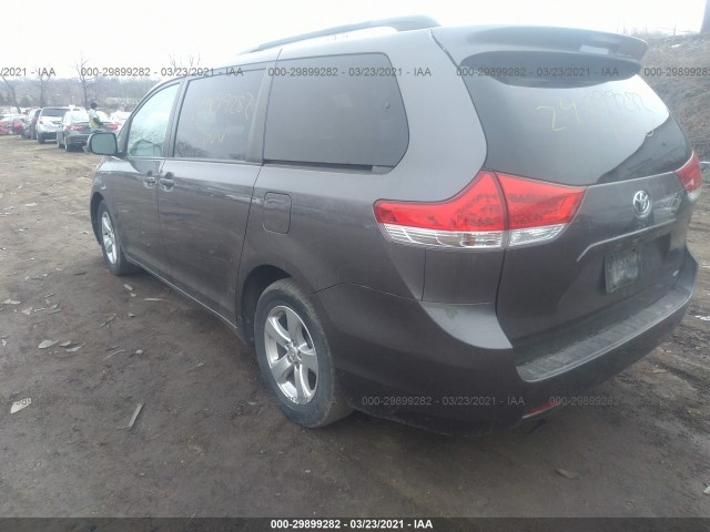 Photo 2 VIN: 5TDKK3DC4DS331580 - TOYOTA SIENNA 