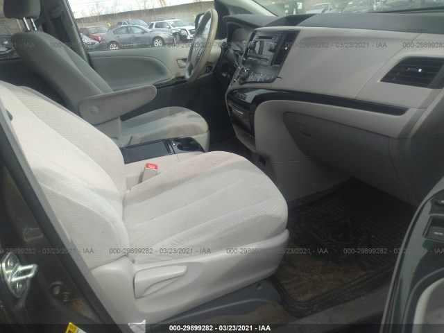 Photo 4 VIN: 5TDKK3DC4DS331580 - TOYOTA SIENNA 