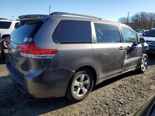 Photo 2 VIN: 5TDKK3DC4DS345902 - TOYOTA SIENNA LE 