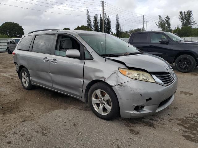 Photo 3 VIN: 5TDKK3DC4DS346953 - TOYOTA SIENNA LE 