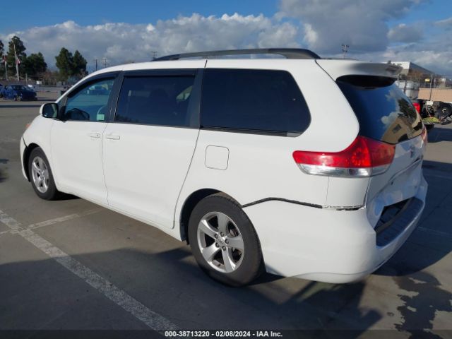 Photo 2 VIN: 5TDKK3DC4DS348265 - TOYOTA SIENNA 