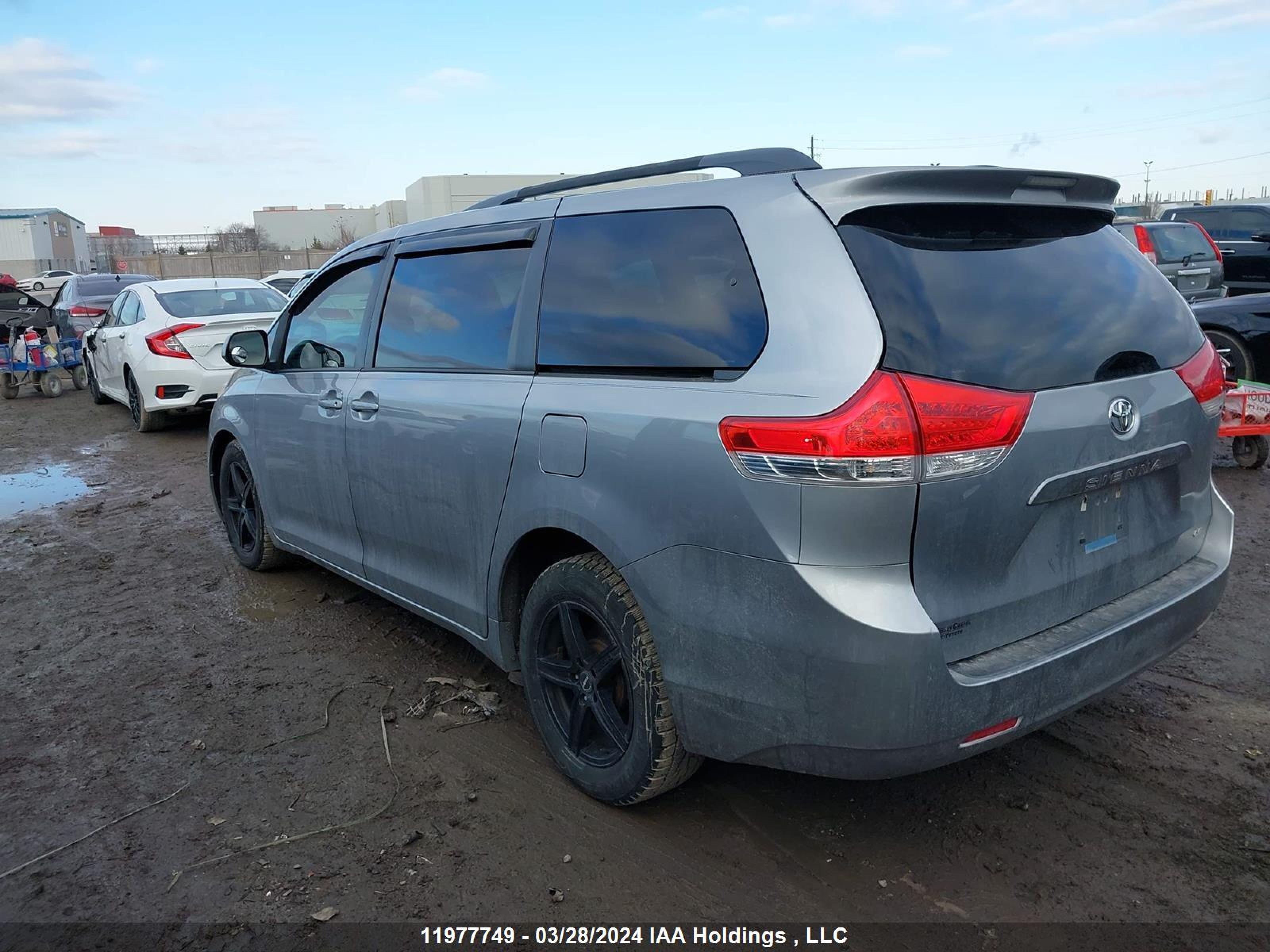 Photo 2 VIN: 5TDKK3DC4DS374042 - TOYOTA SIENNA 