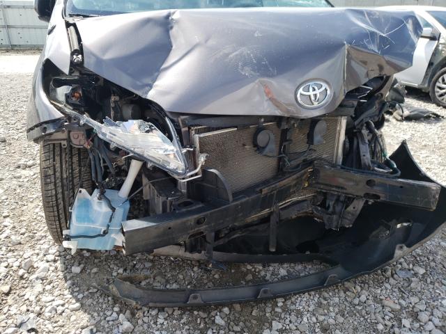 Photo 8 VIN: 5TDKK3DC4DS388748 - TOYOTA SIENNA LE 