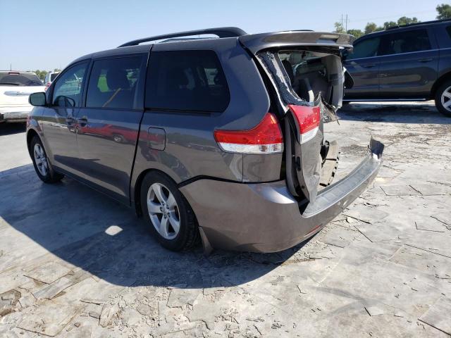 Photo 2 VIN: 5TDKK3DC4DS402325 - TOYOTA SIENNA LE 