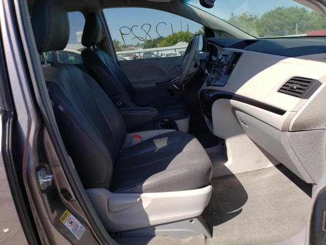 Photo 4 VIN: 5TDKK3DC4DS402325 - TOYOTA SIENNA LE 