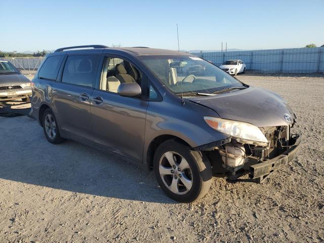 Photo 3 VIN: 5TDKK3DC4DS404558 - TOYOTA SIENNA LE 