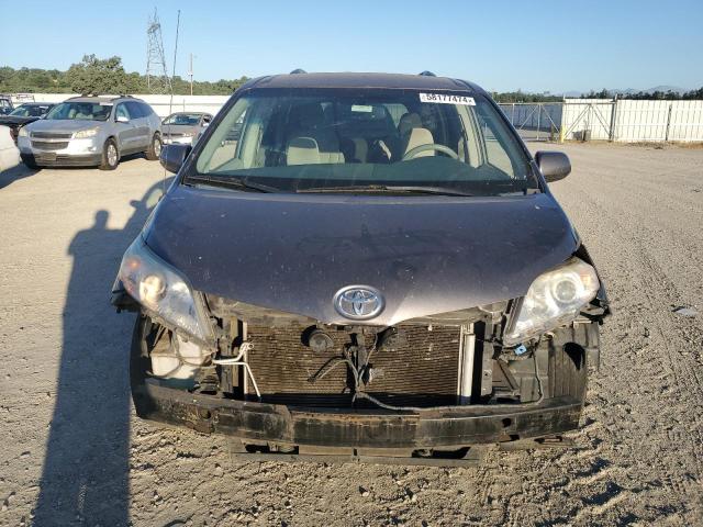 Photo 4 VIN: 5TDKK3DC4DS404558 - TOYOTA SIENNA LE 