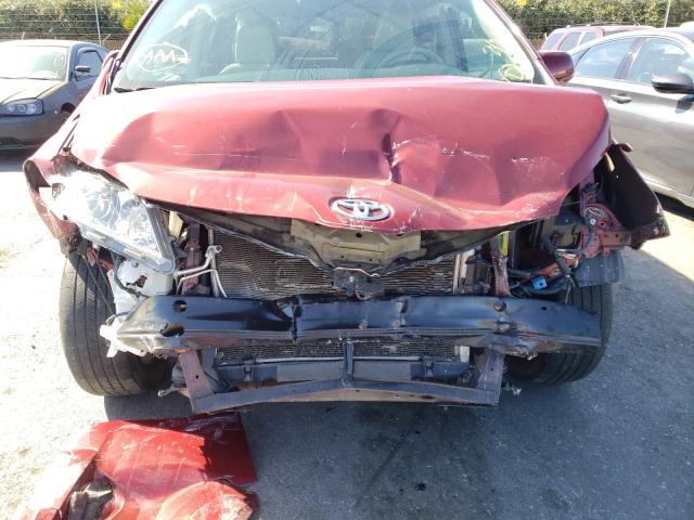 Photo 8 VIN: 5TDKK3DC4DS404950 - TOYOTA SIENNA LE 