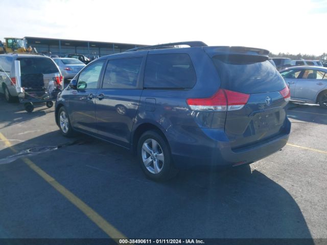 Photo 2 VIN: 5TDKK3DC4ES472604 - TOYOTA SIENNA 